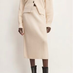 Cute and comfy Cream cotton knit skirt 💕